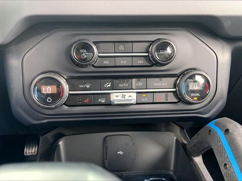 Used 2023 Ford Bronco Black Diamond AWD/4WD image 32