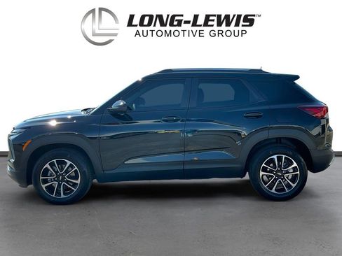 Used 2025 Chevrolet TrailBlazer LT image 2