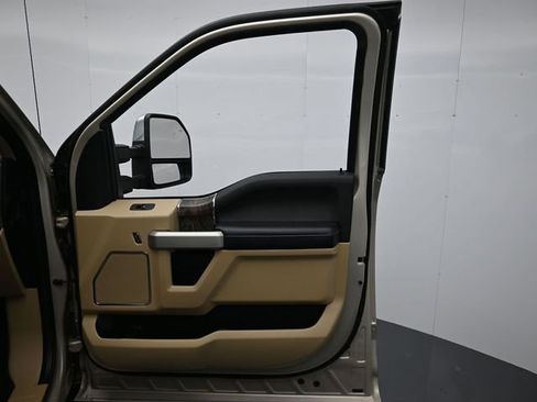 Used 2018 Ford F250 Lariat w/ Chrome Package image 28