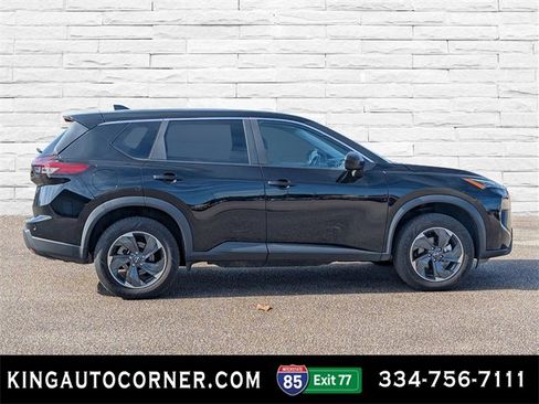 Used 2024 Nissan Rogue SV image 4