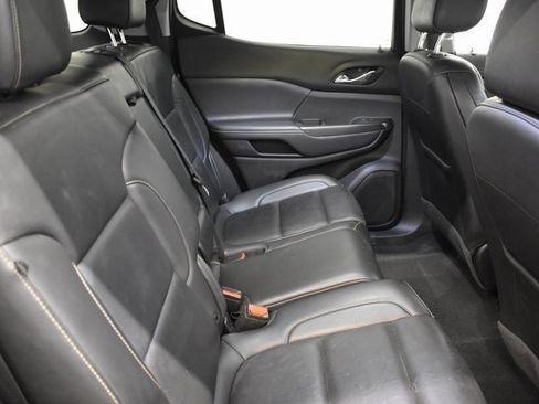 Used 2023 GMC Acadia SLT image 19