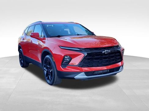 Certified 2024 Chevrolet Blazer LT w/ LPO, Black Grille Bar Package image 7