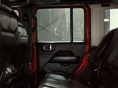 Used 2024 Jeep Wrangler Unlimited Sahara w/ Technology Group AWD/4WD image 26