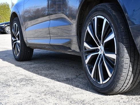 Certified 2025 Volvo XC60 B5 Plus image 9