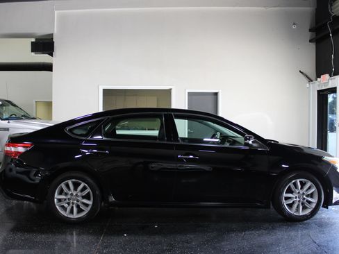 Used 2013 Toyota Avalon XLE FWD image 2