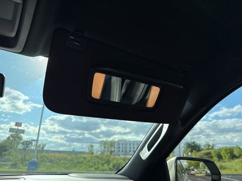 Used 2022 Chevrolet Suburban RST w/ Sport Performance Package image 28