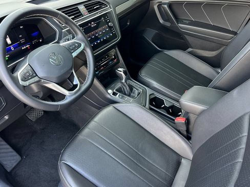 Used 2023 Volkswagen Tiguan SE w/ Panoramic Sunroof Package FWD image 10