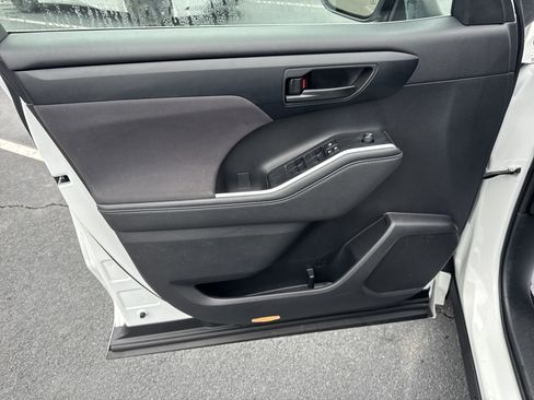 Used 2023 Toyota Highlander LE image 22