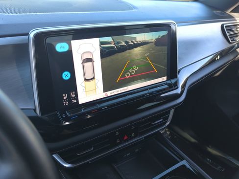 Certified 2024 Volkswagen Atlas Cross Sport SE image 27