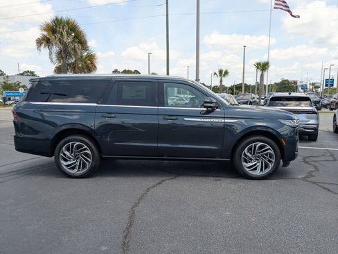 New 2026 Lincoln Navigator L Reserve AWD/4WD image 3