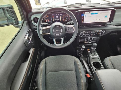 Used 2025 Jeep Wrangler Unlimited Sahara AWD/4WD image 28