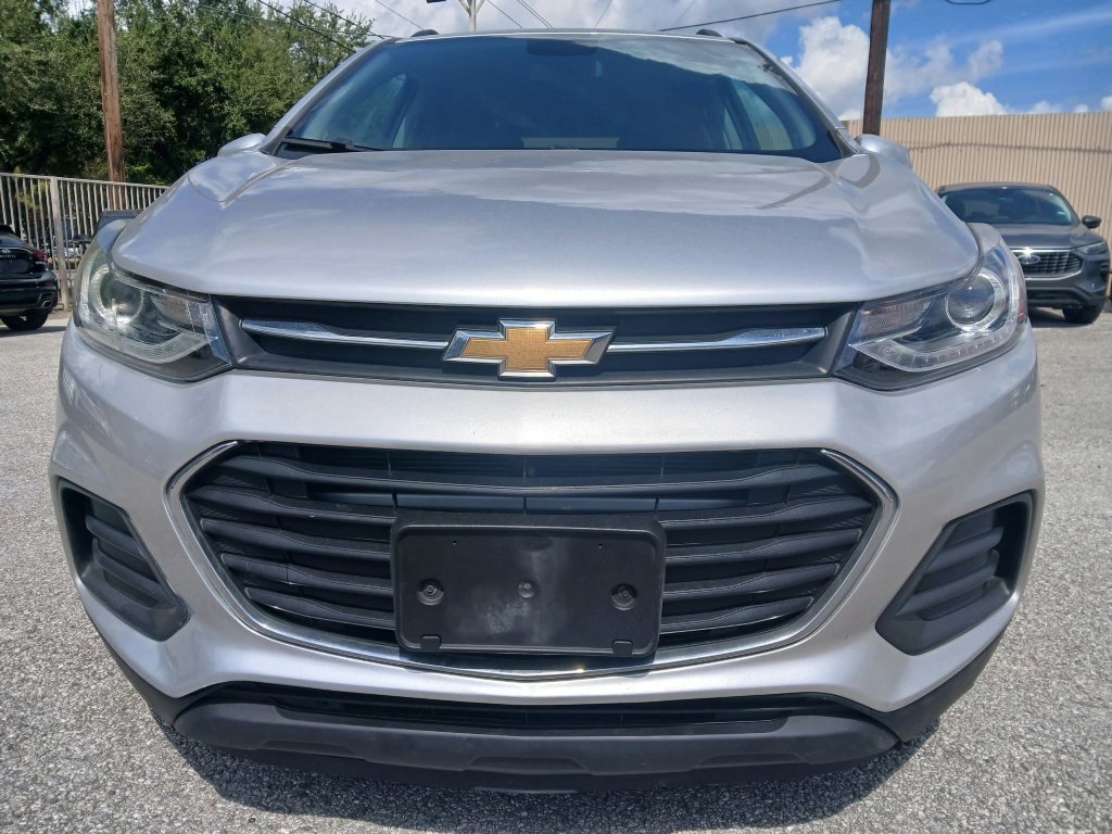 Used 2021 Chevrolet Trax LT w/ LT Convenience Package FWD image 2