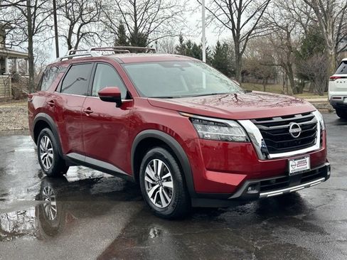 Certified 2023 Nissan Pathfinder SL image 3