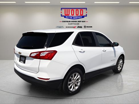 Used 2020 Chevrolet Equinox LS w/ LS Convenience Package FWD image 2