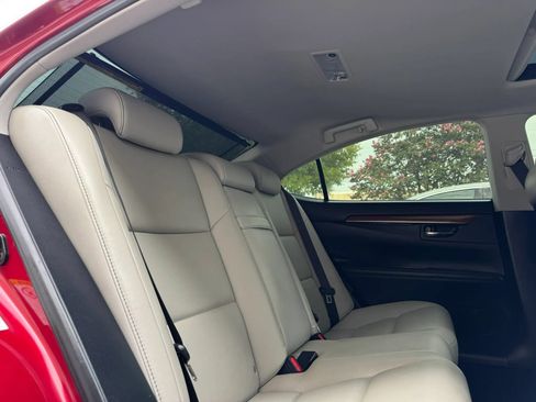 Used 2013 Lexus ES 300h w/ Premium Pkg FWD image 28