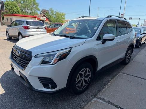 Used 2023 Subaru Forester Premium AWD/4WD image 3