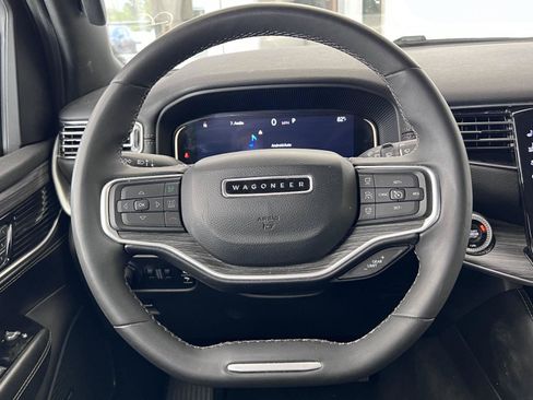 Used 2024 Jeep Wagoneer L Series II w/ Flexible Seating Group AWD/4WD image 5
