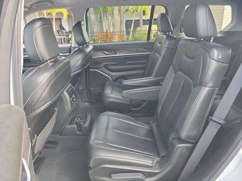 Used 2023 Jeep Grand Cherokee L Limited w/ Black Appearance Package image 18