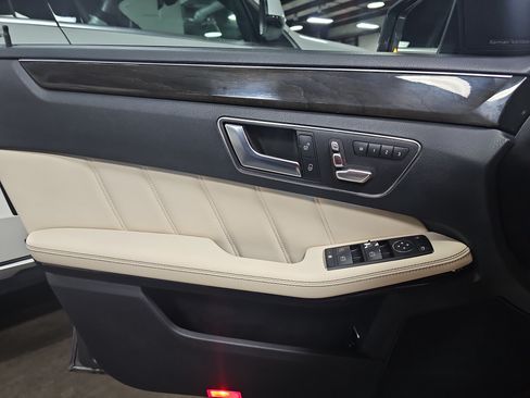 Used 2014 Mercedes-Benz E 350 Sedan image 28