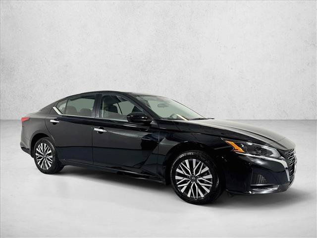 Used 2023 Nissan Altima 2.5 SV AWD/4WD image 3