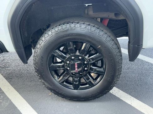 Used 2025 GMC Sierra 2500 AT4 AWD/4WD image 10