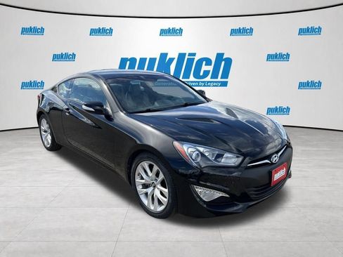 Used 2016 Hyundai Genesis 3.8 RWD image 3