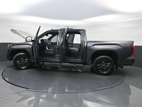 Used 2025 Toyota Tundra Platinum AWD/4WD image 41