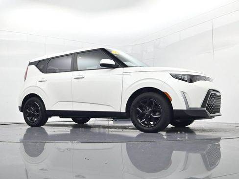 Certified 2025 Kia Soul LX w/ LX Technology Package FWD image 30