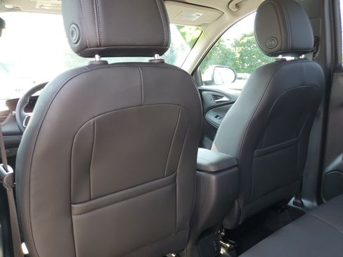 Used 2024 Buick Encore GX Sport Touring AWD/4WD image 27