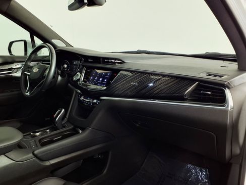Certified 2024 Cadillac XT6 Premium Luxury FWD image 9