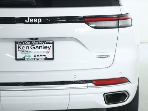 Used 2024 Jeep Grand Cherokee Summit AWD/4WD image 45