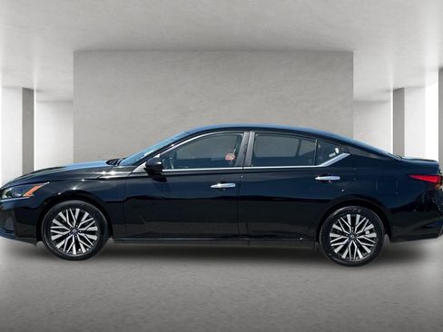 Used 2025 Nissan Altima 2.5 SV FWD image 7