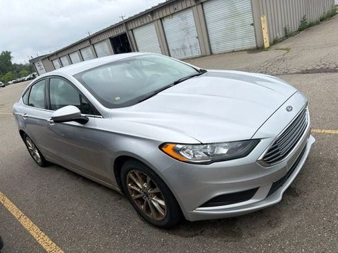 Used 2017 Ford Fusion SE FWD image 5