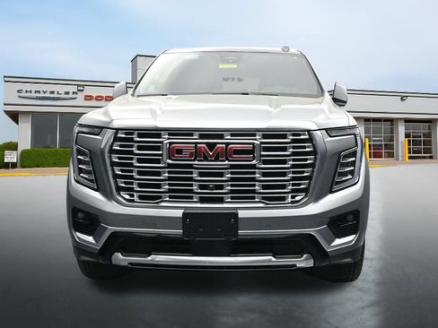 Used 2025 GMC Yukon XL Denali AWD/4WD image 8