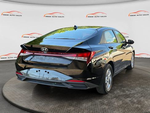 Used 2021 Hyundai Elantra SE FWD image 10