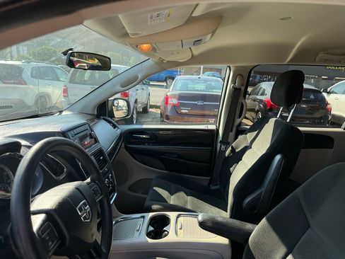Used 2016 Dodge Grand Caravan SXT image 23