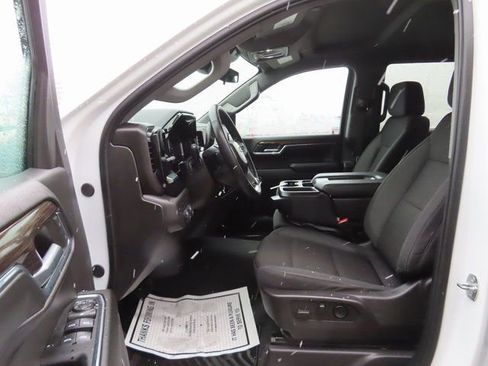 Used 2024 Chevrolet Silverado 1500 LT image 4