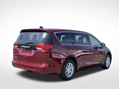 Used 2023 Chrysler Voyager LX FWD image 6