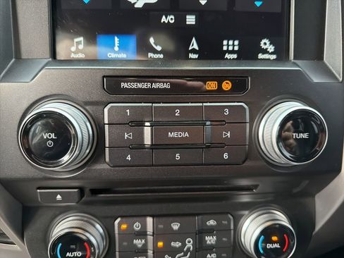 Used 2018 Ford F250 Platinum w/ FX4 Off-Road Package image 43