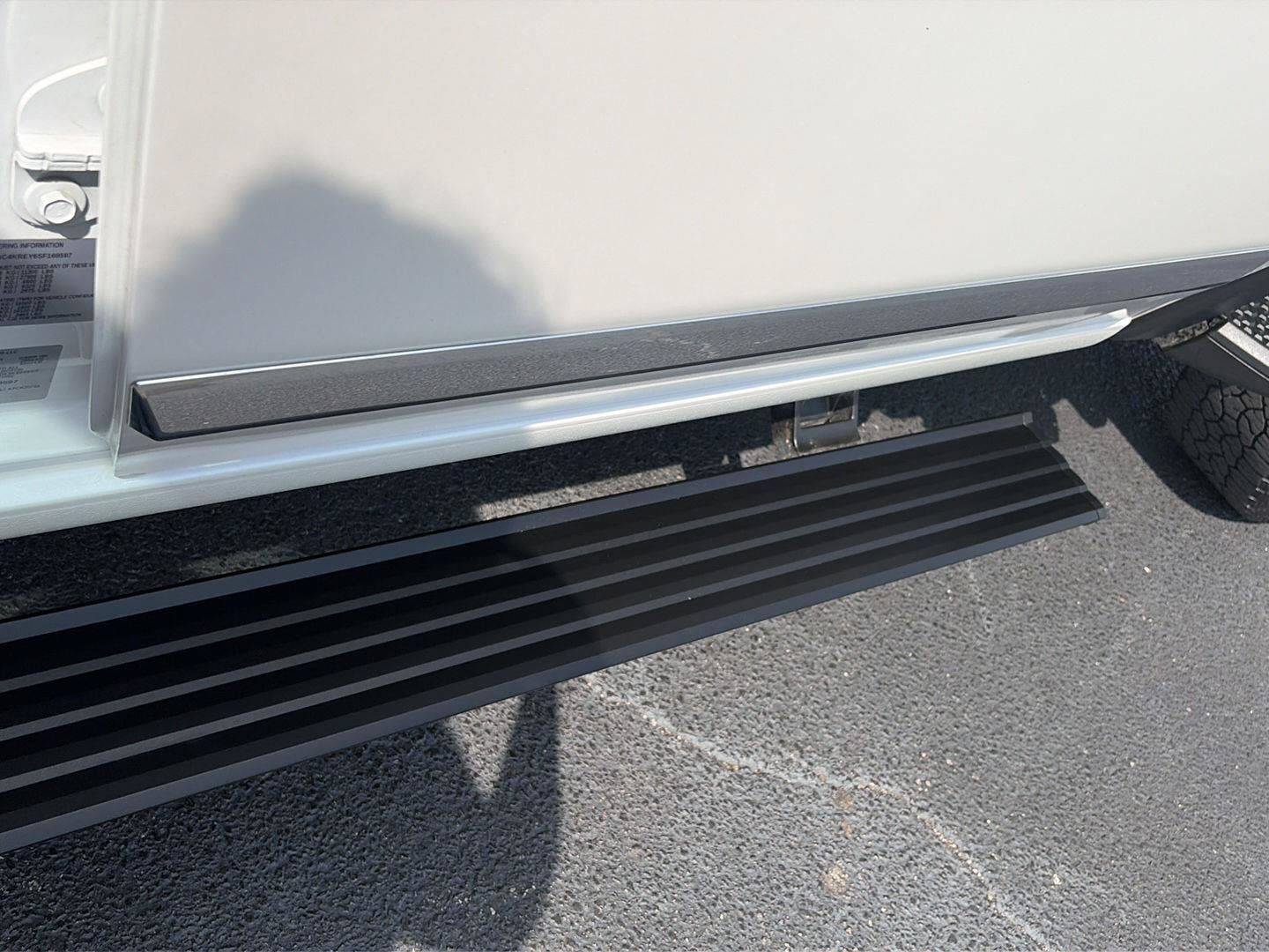 Used 2025 Chevrolet Silverado 2500 High Country w/ Technology Package AWD/4WD image 15