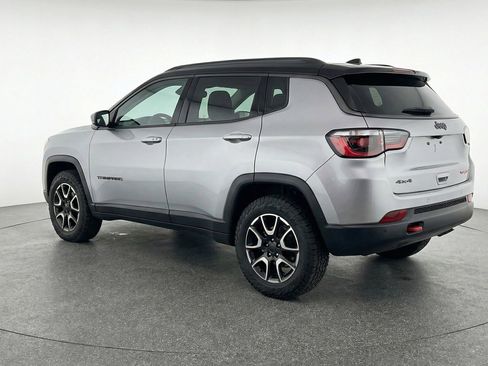 Used 2025 Jeep Compass Trailhawk image 5