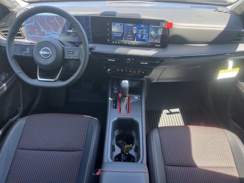 New 2026 Nissan Kicks SR w/ SR Premium Package FWD image 2
