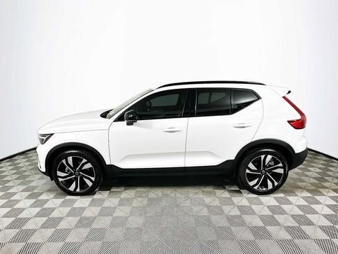Used 2025 Volvo XC40 B5 Plus w/ Climate Package image 4