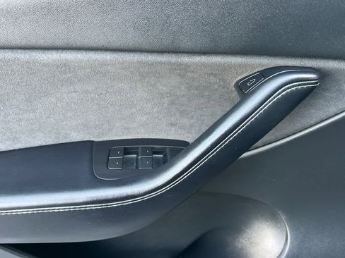 Used 2021 Tesla Model Y Long Range image 12