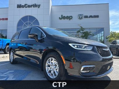 New 2026 Chrysler Pacifica Select