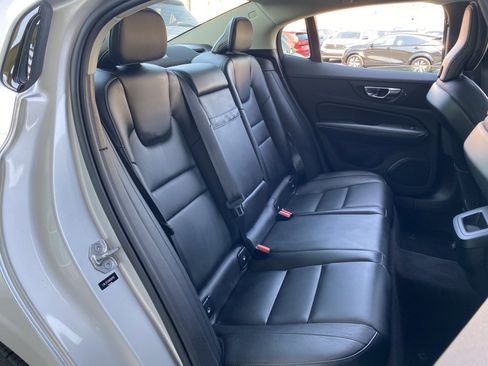 Used 2022 Volvo S60 B5 Momentum w/ Premium Package image 17