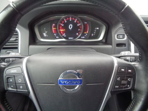 Used 2016 Volvo XC60 T6 w/ Proximity Package AWD/4WD image 38
