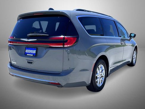 Used 2022 Chrysler Pacifica Touring-L FWD image 5