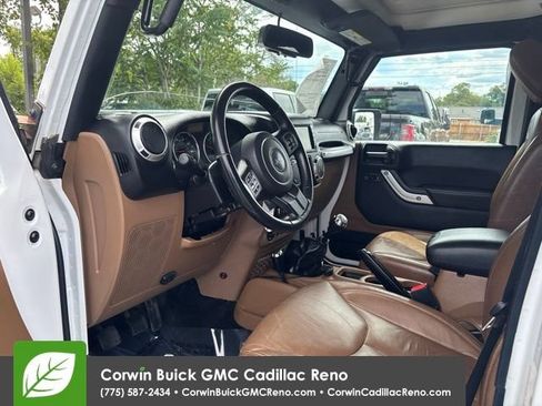 Used 2016 Jeep Wrangler Unlimited Sahara w/ Connectivity Group AWD/4WD image 12