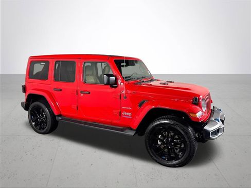 Used 2022 Jeep Wrangler Unlimited Sahara w/ Cold Weather Group image 4
